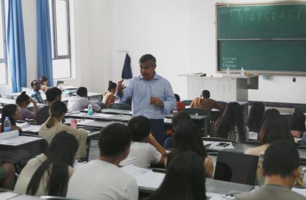 fawaz2.jpg fawaz2.jpg