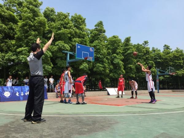 成电杯篮球赛顺利闭幕