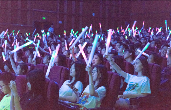 【毕业季】学校举行“青春万岁”2018毕业晚会