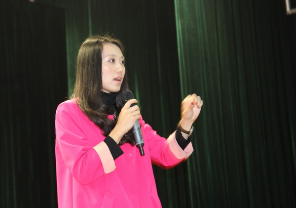 情感专家周小鹏与学子谈“情”说“爱”