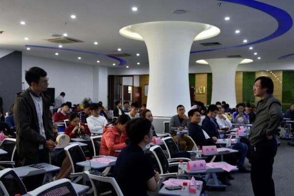 信通学院挖掘企业资源搭建就业平台