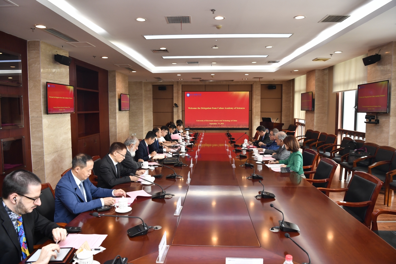 古巴科学院院长路易斯·委拉斯开兹·佩雷斯来校洽谈合作