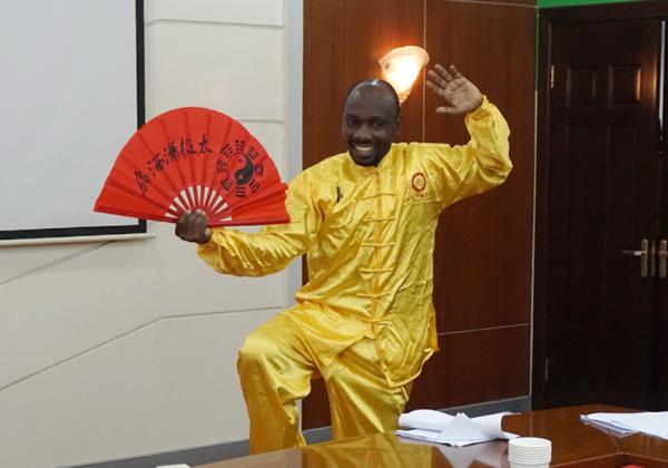 加纳-张瑞1.jpg 3b17d50974bd5e60f495704f9172e3c0.jpg