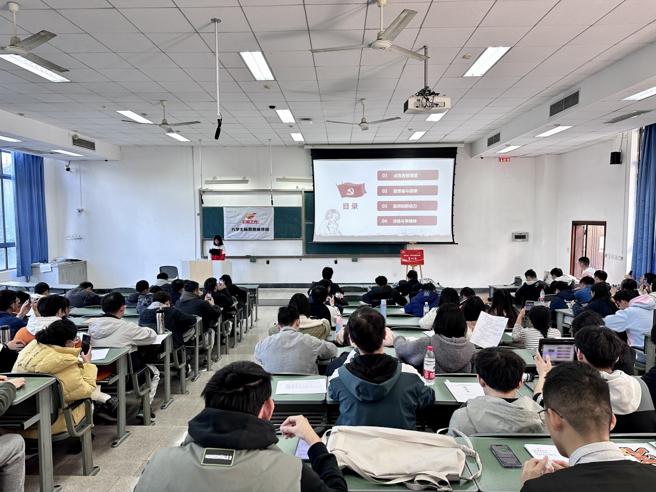 “信仰之光”大学生新思想宣讲团走进信通分党校开展微党课宣讲