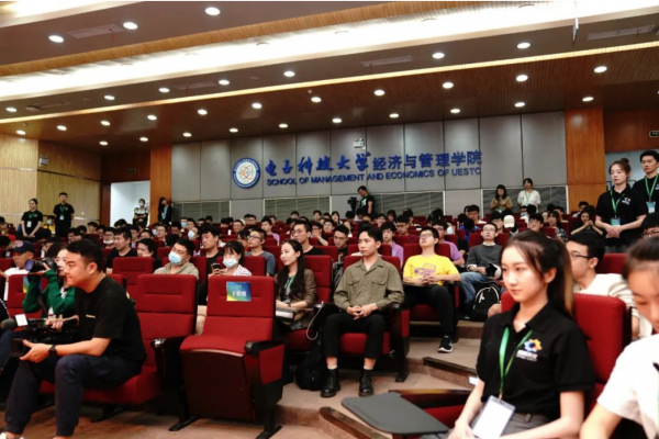 【成电讲坛】表演艺术家走进校园谈艺术与人生