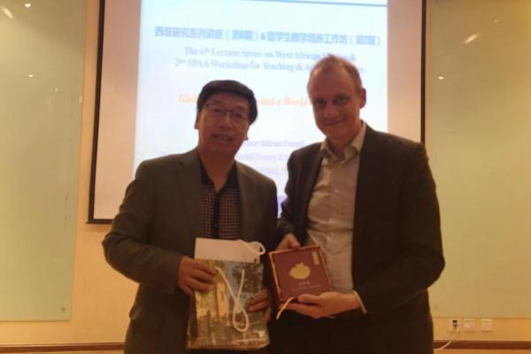 英国利兹大学社会科学部副部长Adrian Favell教授到访公管学院