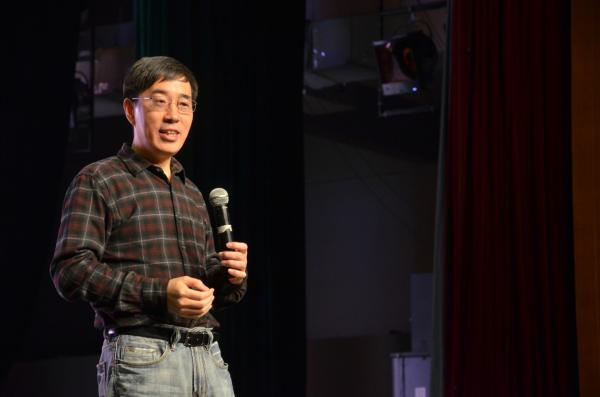 陈向东做客成电讲坛分享“创业梦”