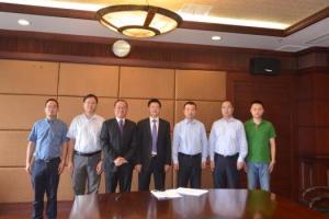 学校与华录集团签订成都数据湖产业园项目战略合作协议