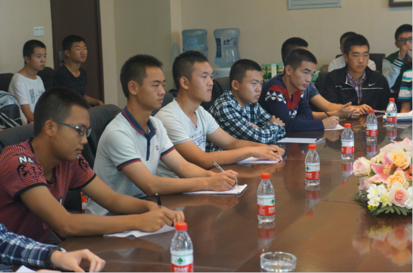 电子工程学院举行2015级国防生座谈会