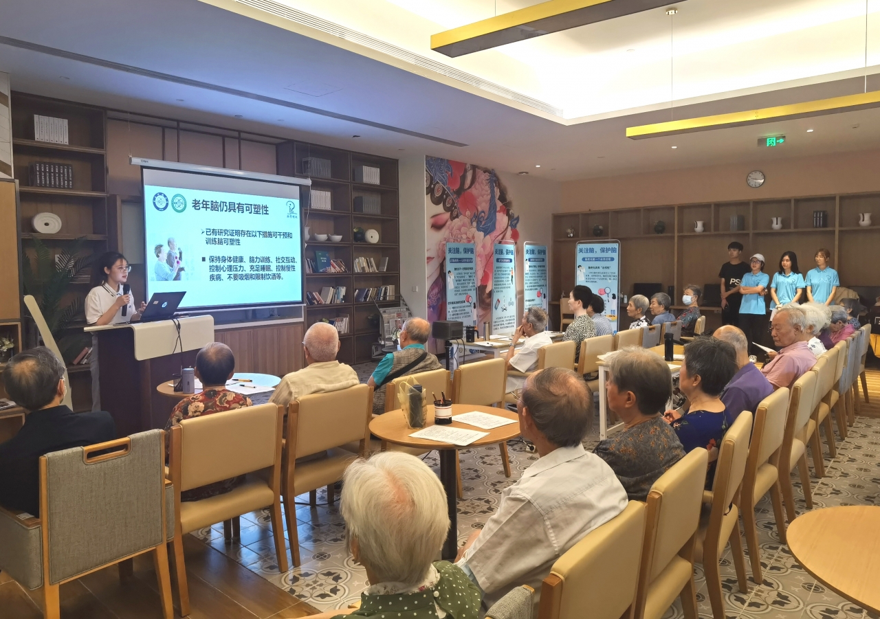 实践队向老年人开展脑老化健康知识讲座1.jpg 实践队向老年人开展脑老化健康知识讲座1.jpg