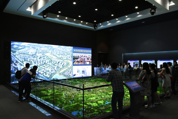 软件学院举行“感受成都发展”主题党日活动