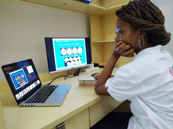 生命学院突破“云”教学传统模式 积极推进线上教学