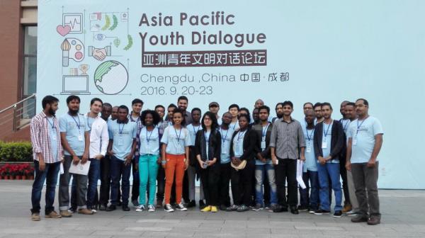 留学生参加亚青论坛志愿服务活动.jpg 留学生参加亚青论坛志愿服务活动.jpg