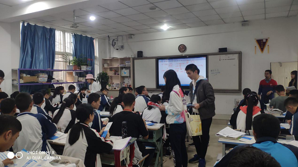 【实践】学生资助志愿者前往康定开展“资助万里行”暑期调研