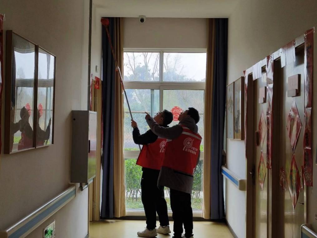 数学科学学院联合机械与电气工程学院开展学雷锋系列党团志愿服务