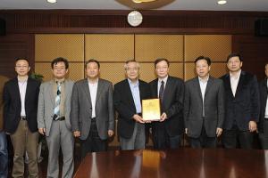 诺贝尔化学奖得主根岸英一受聘我校名誉教授