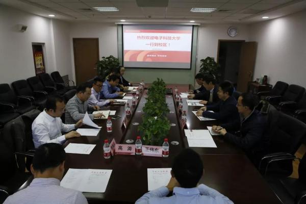 学校赴新疆看望慰问我校援疆干部和教师