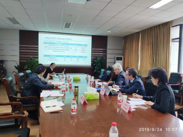 澳大利亚詹姆斯库克大学副校长来校商谈合作