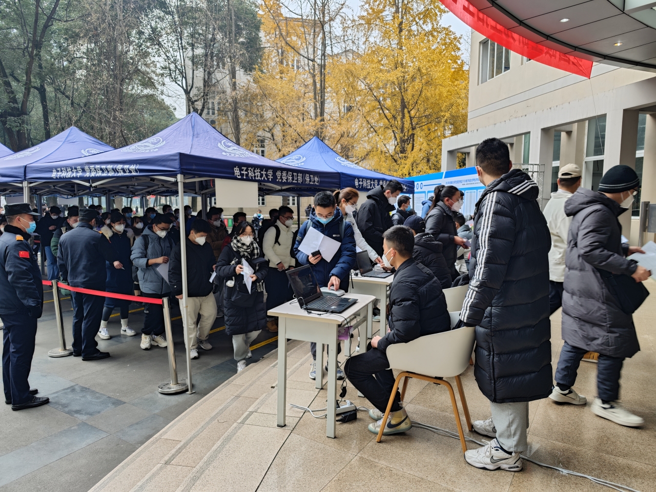 入场.jpg 入场.jpg