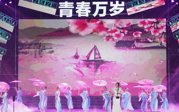 biy00011.JPG 3fdd9d27d6e73904e165596452fac634.jpg