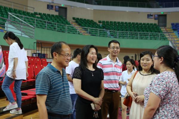 校领导看望全国残运会闭幕式排练学生