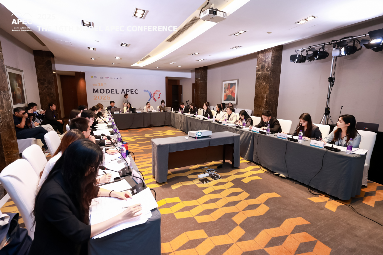 成电学子在2025Model APEC全国总决赛中喜获佳绩