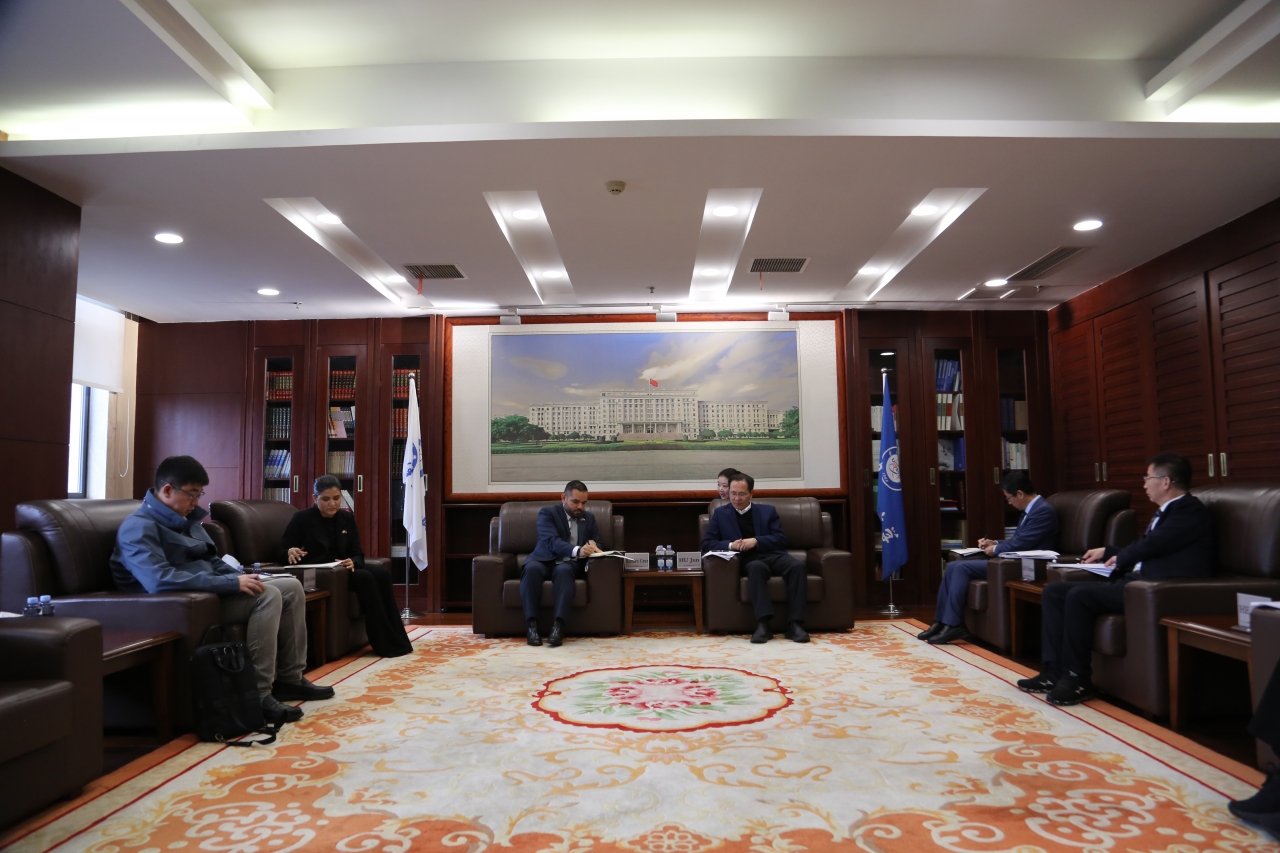 尼加拉瓜驻华大使拉米罗·克鲁兹来校访问