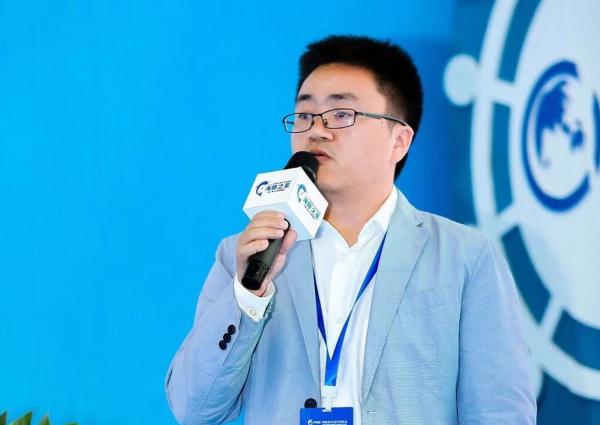 王华.jpg 王华.jpg