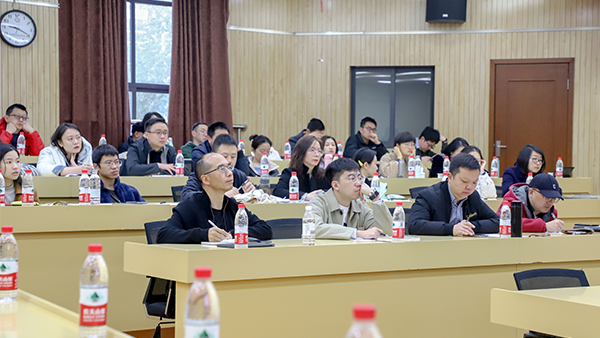 云南大学EMBA到访经管学院举办移动课堂