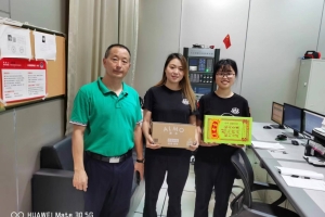 【美丽成电·和谐之美】烈日酷暑 校工会为一线坚守者“送清凉”