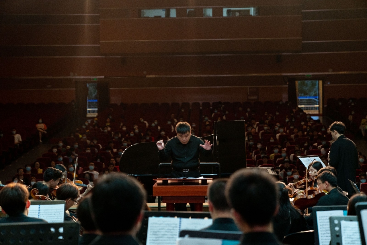 交响乐团协奏曲专场音乐会精彩上演