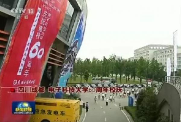 校庆采访1.jpg 校庆采访1.jpg