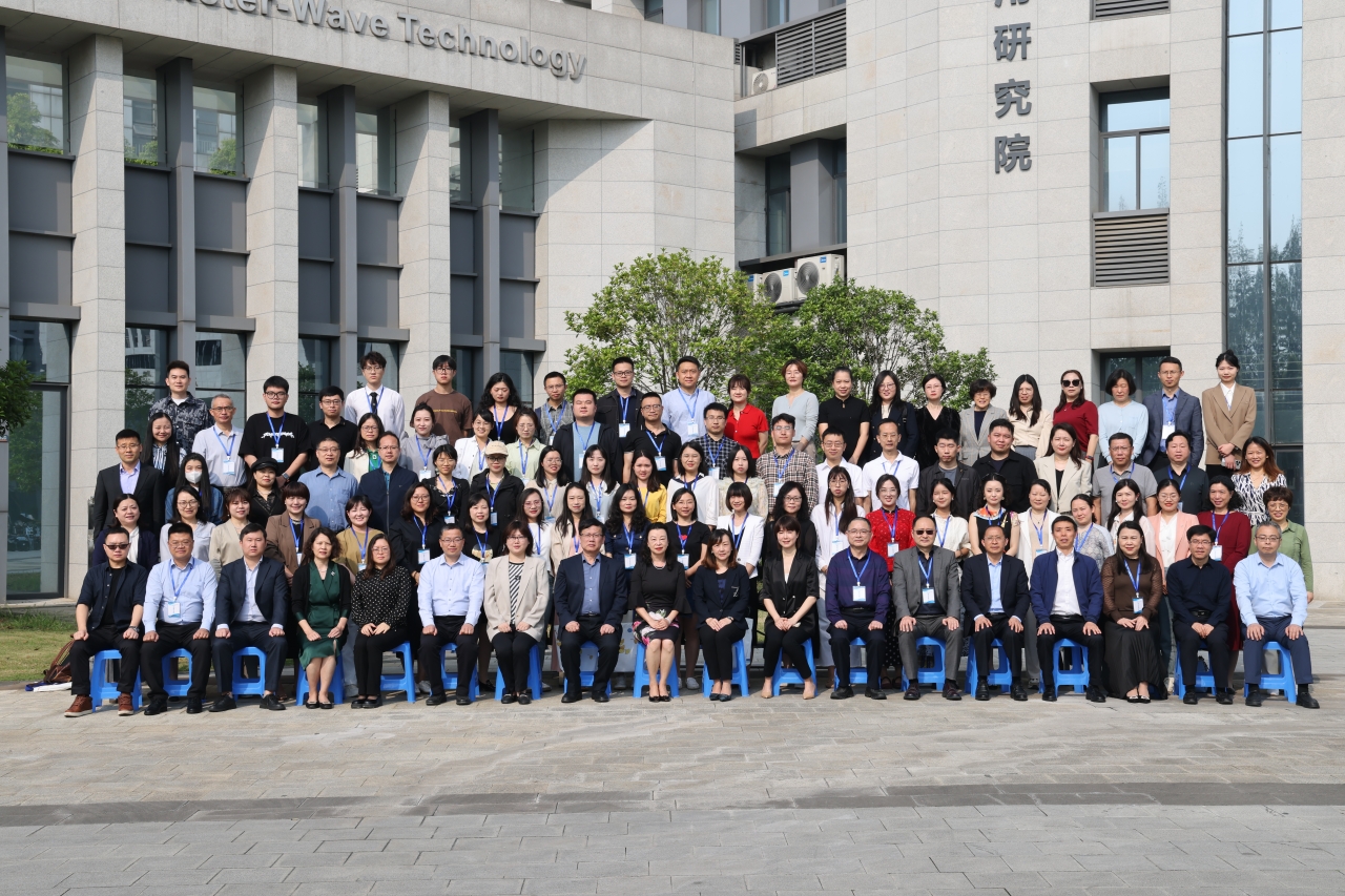 首届语言数据驱动的外语教学与科研研讨会在学校举行