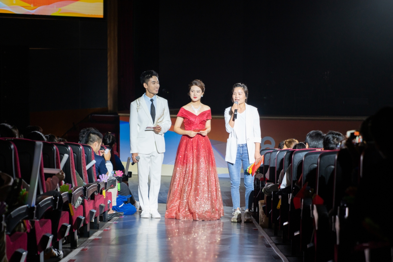 采访2.jpg 采访2.jpg