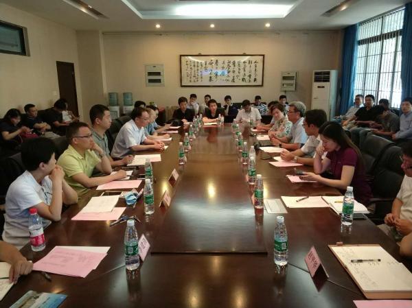 上海汽车集团技术中心来校交流