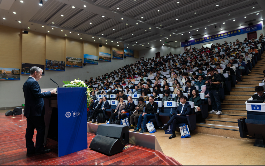 【成电讲坛】格拉斯哥大学副校长Frank N Coton分享推进高等教育国际化的意义和举措