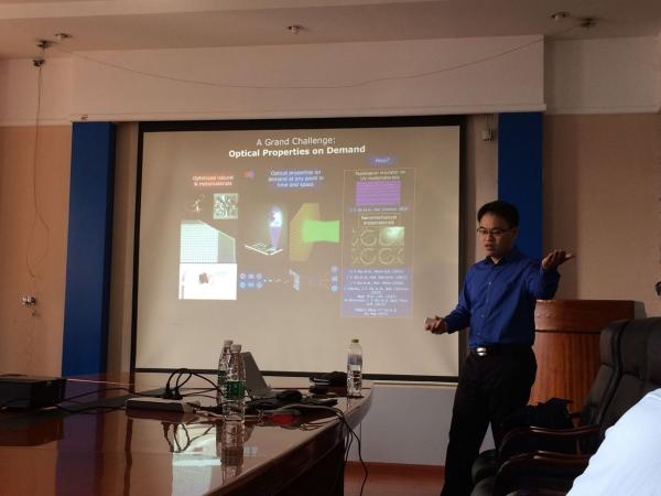 英国南安普顿大学Jun-Yu (Bruce) Ou博士做客物电论坛