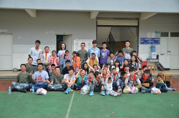 艺术团走进鸡冠山小学开展志愿服务活动