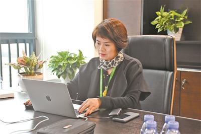 《广州日报》报道我校校友、深圳人工智能领域的著名女科学家邹月娴教授