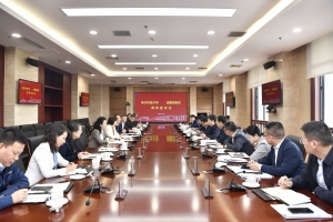 学校与成都高新区举行校地合作座谈会