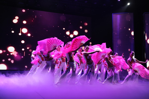 晚会0007.JPG 455c1c0eae87022e4933d3c8df80e76a.jpg