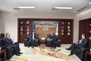 华为公司监事会主席李杰来校访问