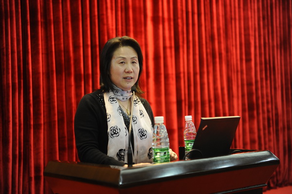 【聚焦】以人才培养为核心，加强和改进思想政治教育，促进哲学社会科学繁荣发展