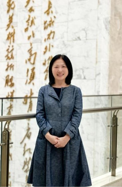 【美丽成电·师德之美】一支粉笔润桃李 四十余载守初心