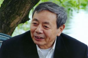 【中国教育报】陈星弼院士：为学生打下宽基础并进行严训练