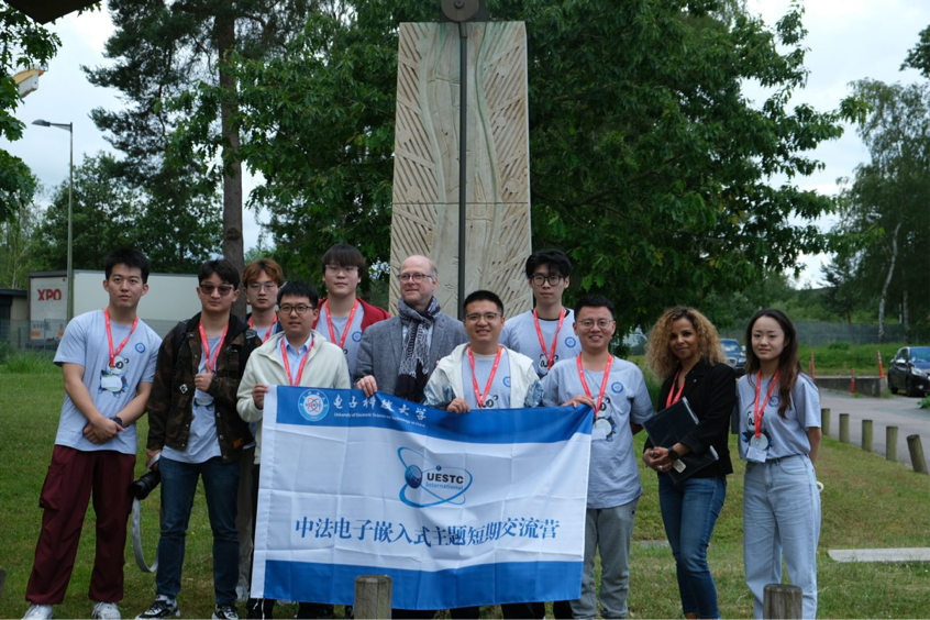 锚定国家战略 深化产教融合 学校着力探索电子信息领域卓越工程师培养的创新范式