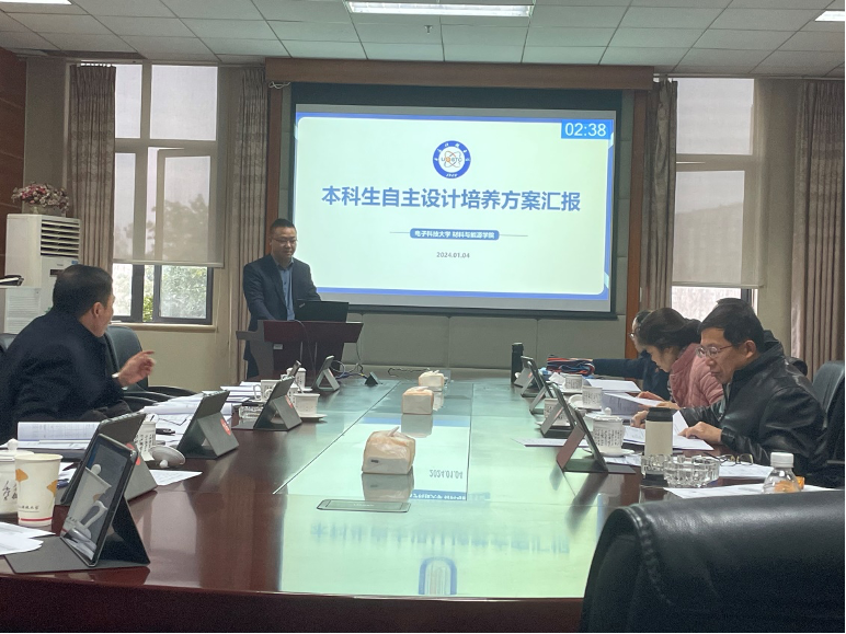 材料学院第一位本科生自主设计培养方案落地实施