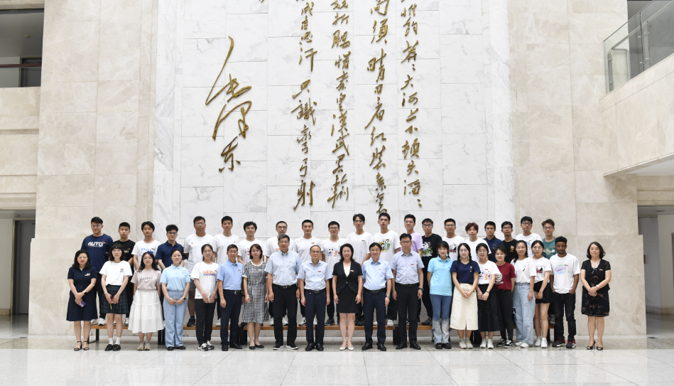 【毕业季】学校举行2023届优秀毕业生代表座谈会