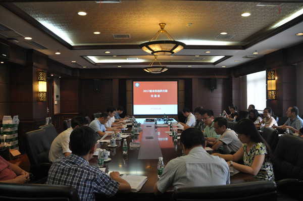 学校召开全面修订2017级本科培养方案落实检查报告会