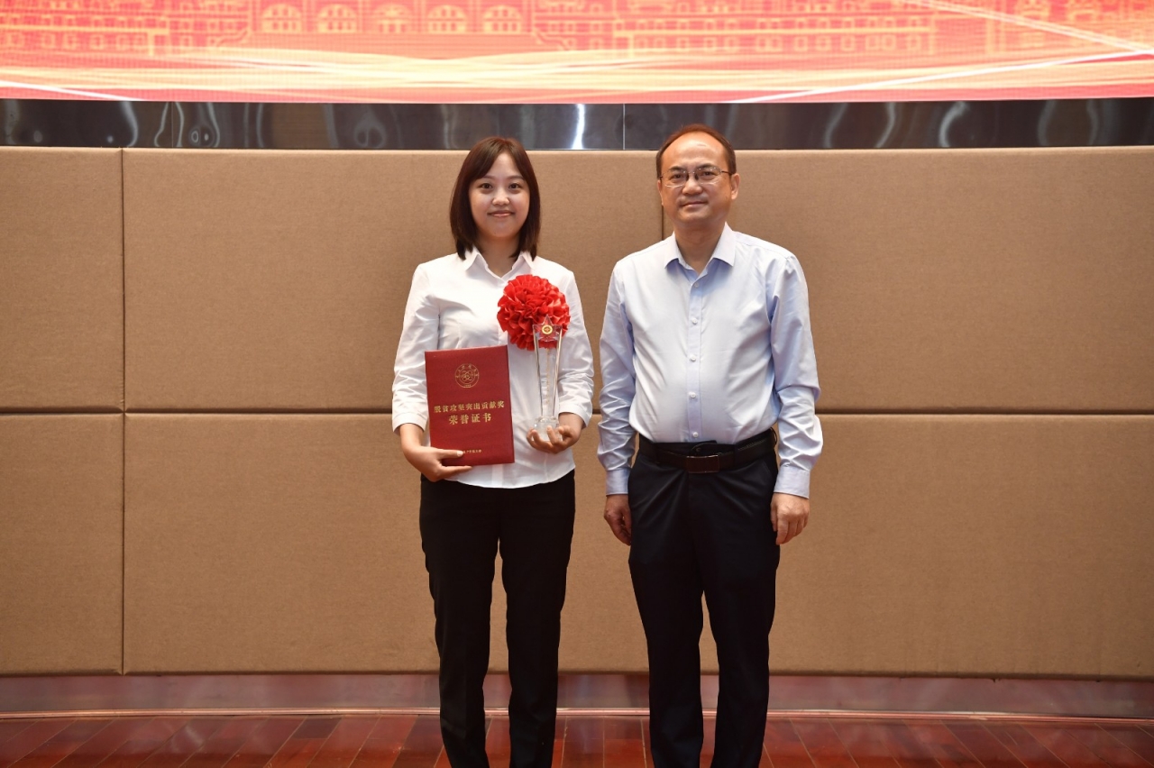 10-刘灵琳.JPG 10-刘灵琳.JPG